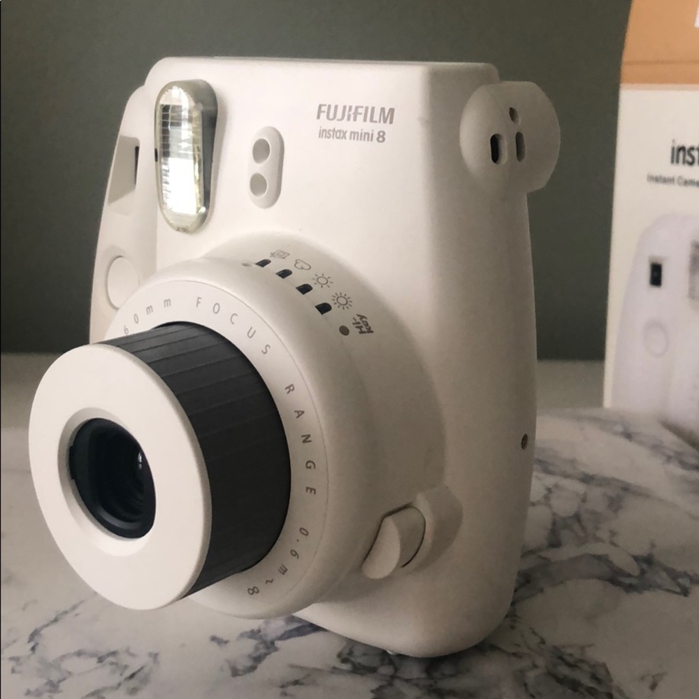 Fujifilm instax mini 8 Polaroid Camera (white)